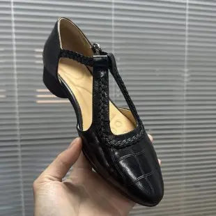 Avaa™| Bevora T-Strap Sandalet